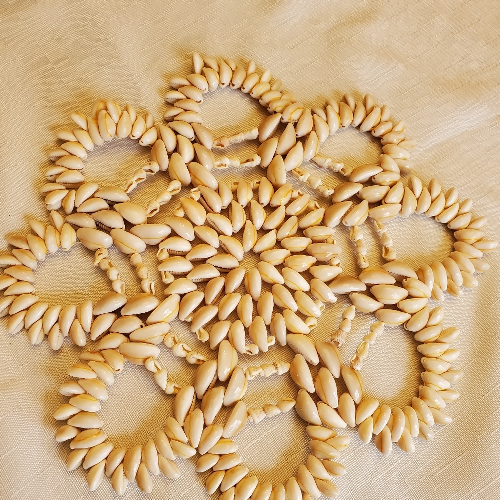 10" cowrie shell doily trivet
